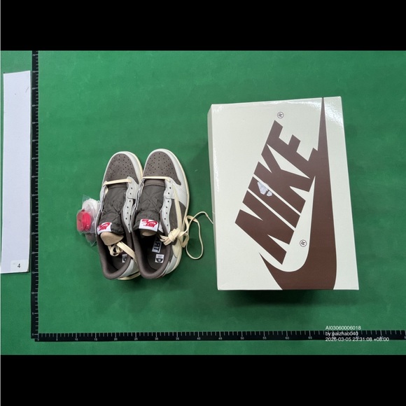 jordan 1 retro low travis scott reverse mocha - Picture 2 of 5